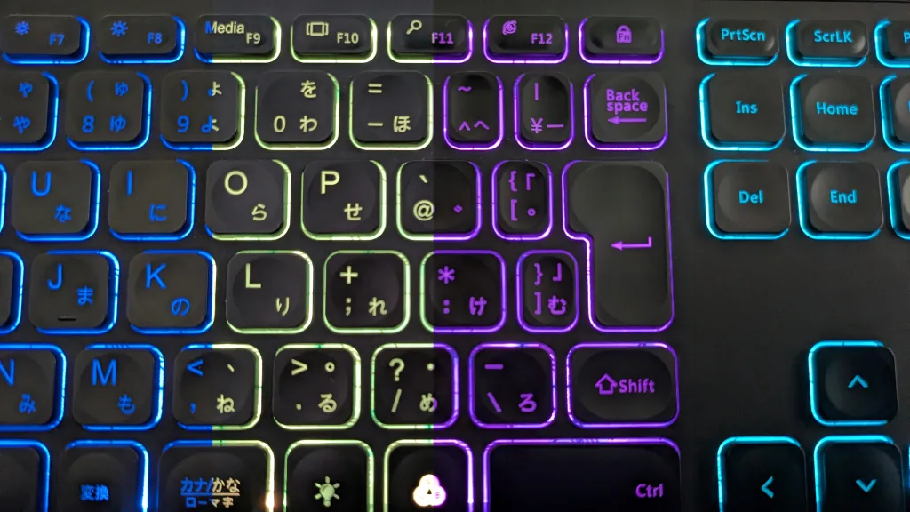 【Arteck】USB有線キーボード、ブルー・イエロー・パープル・ライトブルーのLEDバックライト。